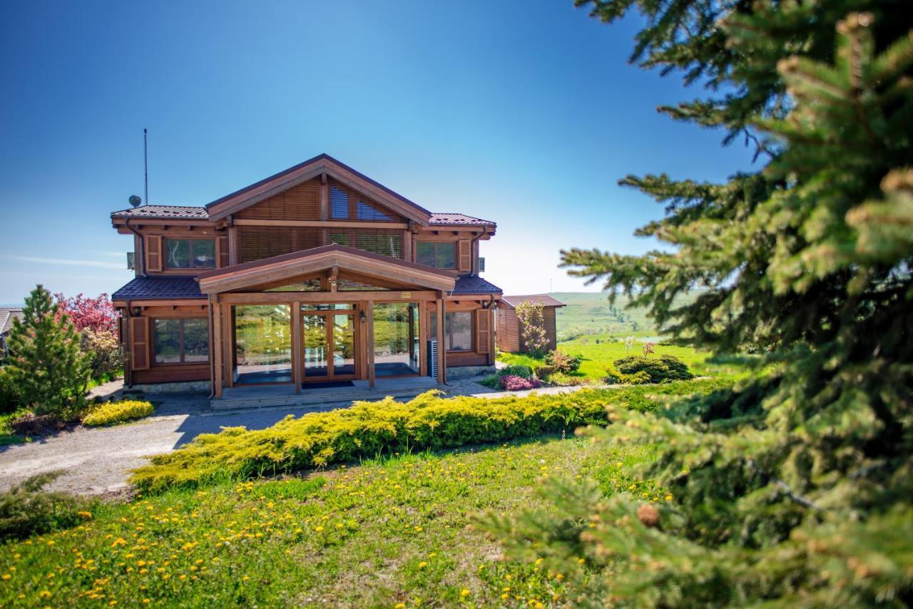 Campeggio Sat De Vacanta Ciprian Porumbescu *